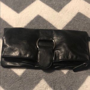 Black clutch